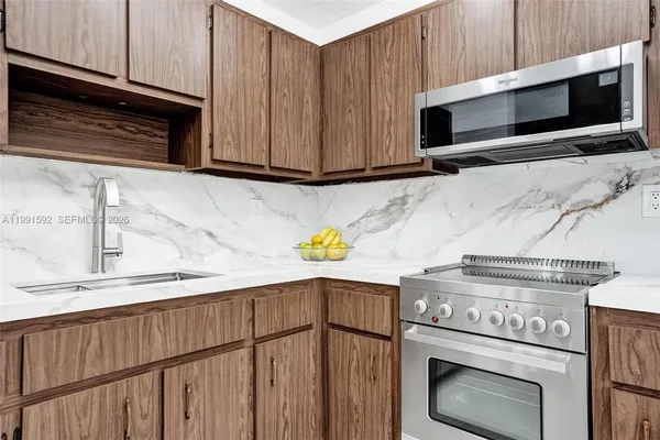 $1,900 | 5325 Southwest 77th Court, Unit 205F, Miami, FL 33155