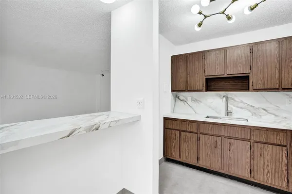 $1,900 | 5325 Southwest 77th Court, Unit 205F, Miami, FL 33155