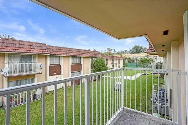 $1,900 | 5325 Southwest 77th Court, Unit 205F, Miami, FL 33155