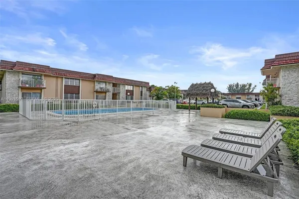 $1,900 | 5325 Southwest 77th Court, Unit 205F, Miami, FL 33155