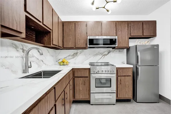 $1,900 | 5325 Southwest 77th Court, Unit 205F, Miami, FL 33155