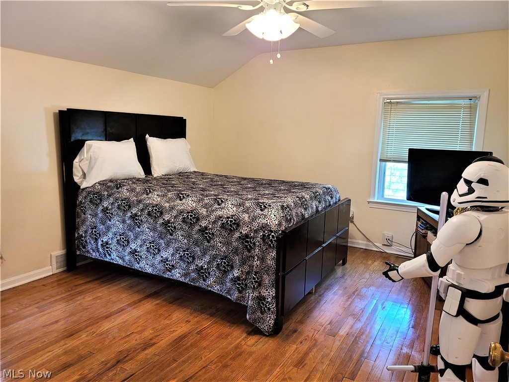 3669 Stoneleigh Road Cleveland, OH 44121 - Photo 14 of 23