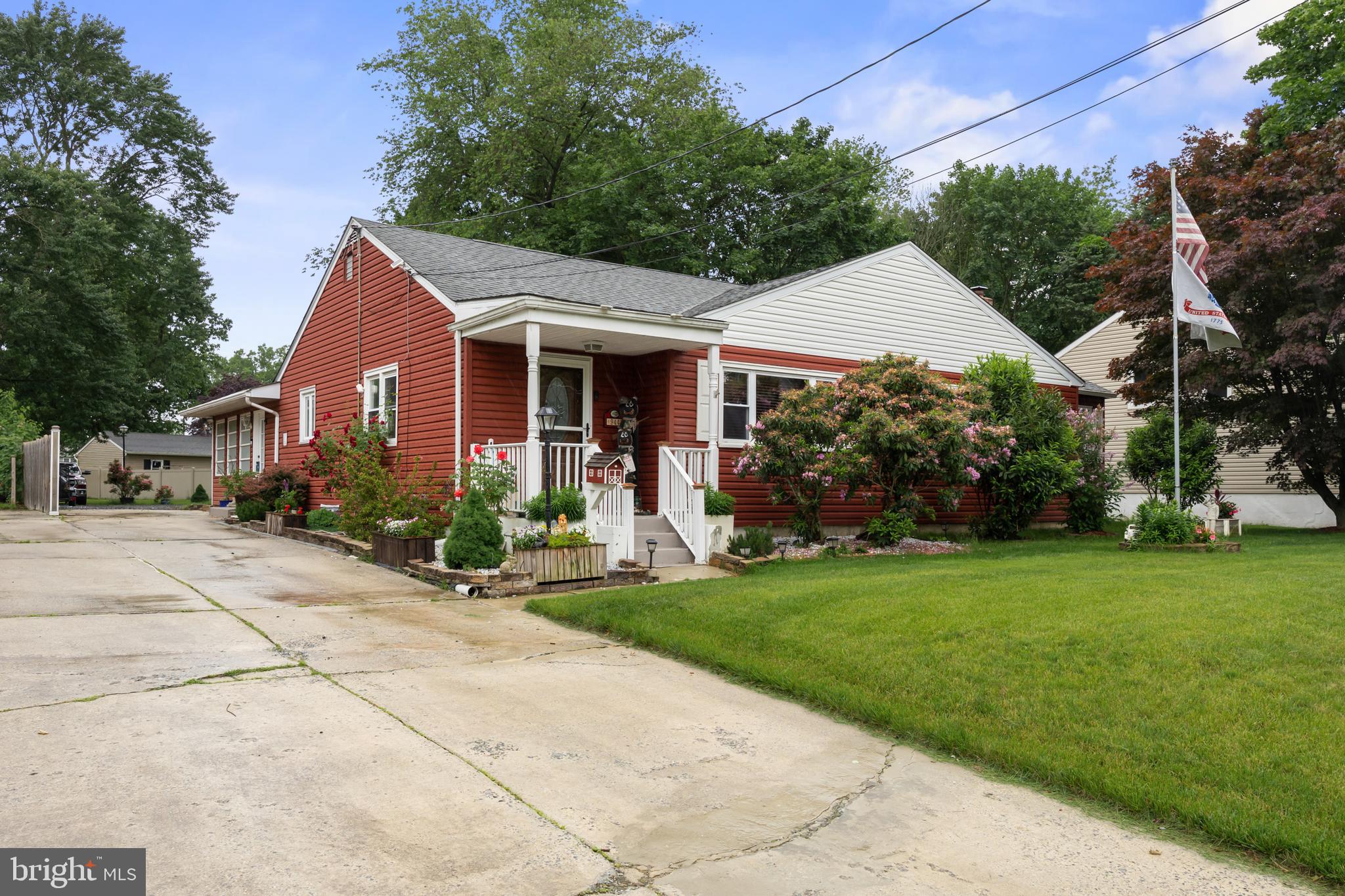 944 Woodlane Road Mount Holly, NJ 08060 - Photo 1 of 27 Gallery Image 1