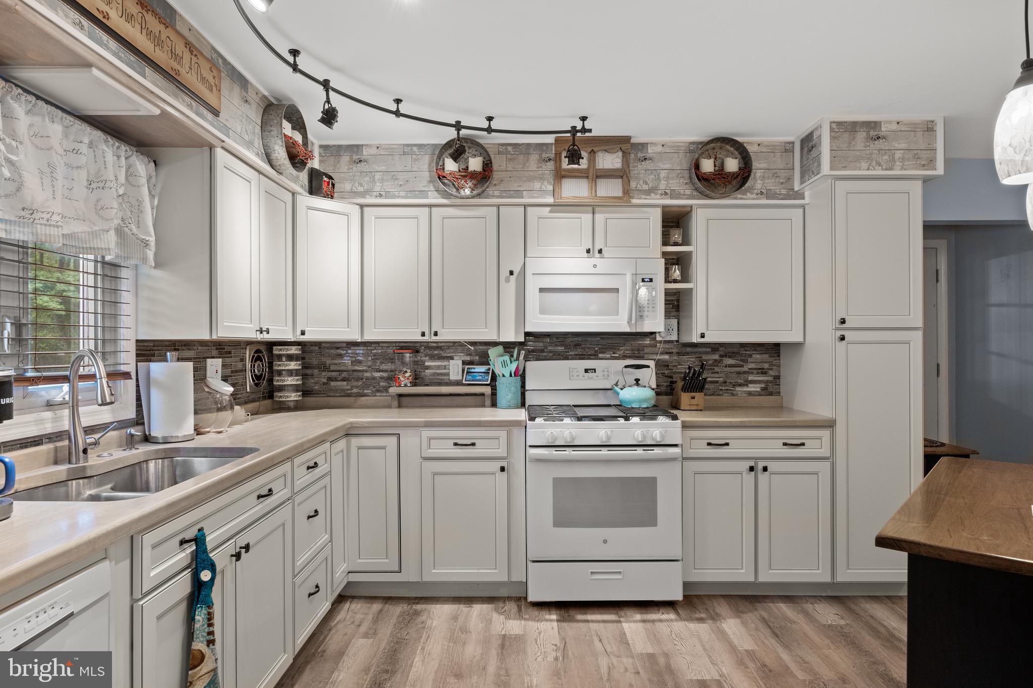 944 Woodlane Road Mount Holly, NJ 08060 - Photo 8 of 27 Gallery Image 8