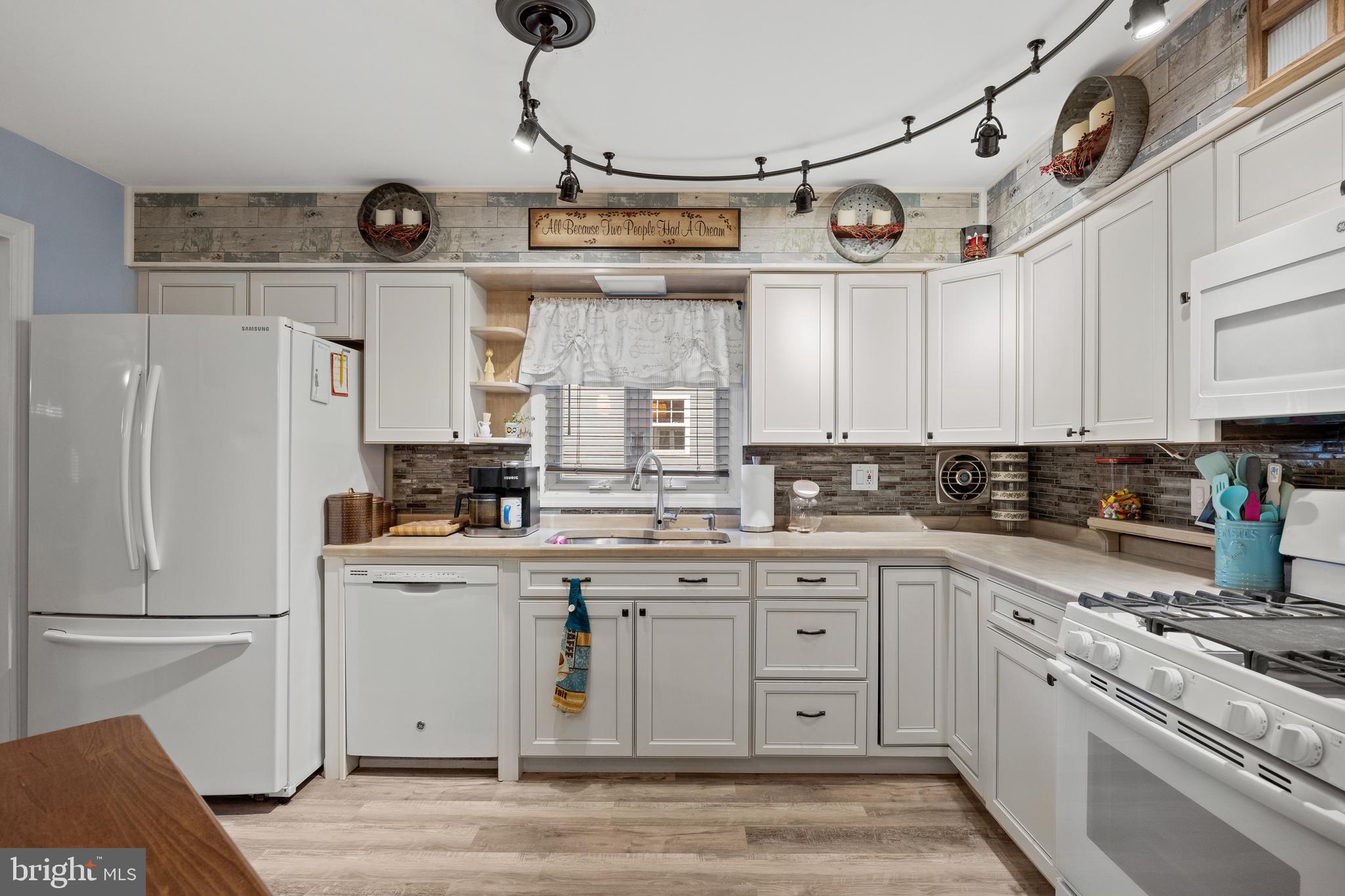 944 Woodlane Road Mount Holly, NJ 08060 - Photo 10 of 27 Gallery Image 10