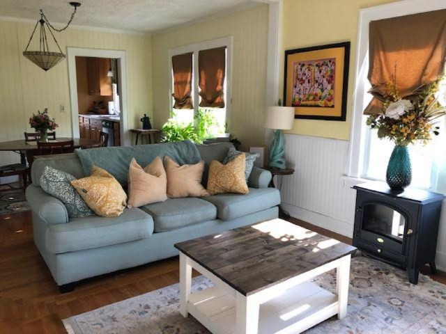 325 Whitcomb Street Kalamazoo, MI 49001 - Photo 6 of 25 Living and Dining Room 1