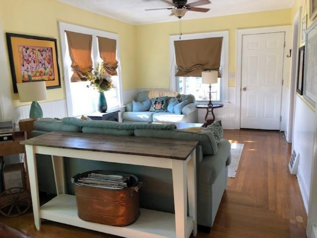 325 Whitcomb Street Kalamazoo, MI 49001 - Photo 7 of 25 Living and Dining Room 2