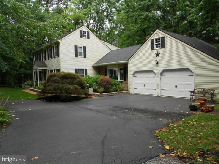 407 Arrowhead Trail Sinking Spring, PA 19608 - Photo 2 of 21