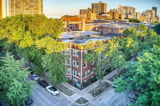 $1,825 | 1057 West Glenlake Avenue, Unit 2, Chicago, IL 60660