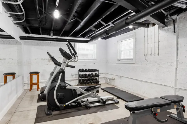 $1,825 | 1057 West Glenlake Avenue, Unit 2, Chicago, IL 60660