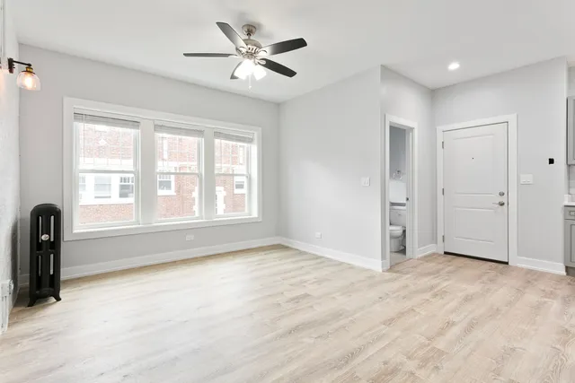 $1,825 | 1057 West Glenlake Avenue, Unit 2, Chicago, IL 60660