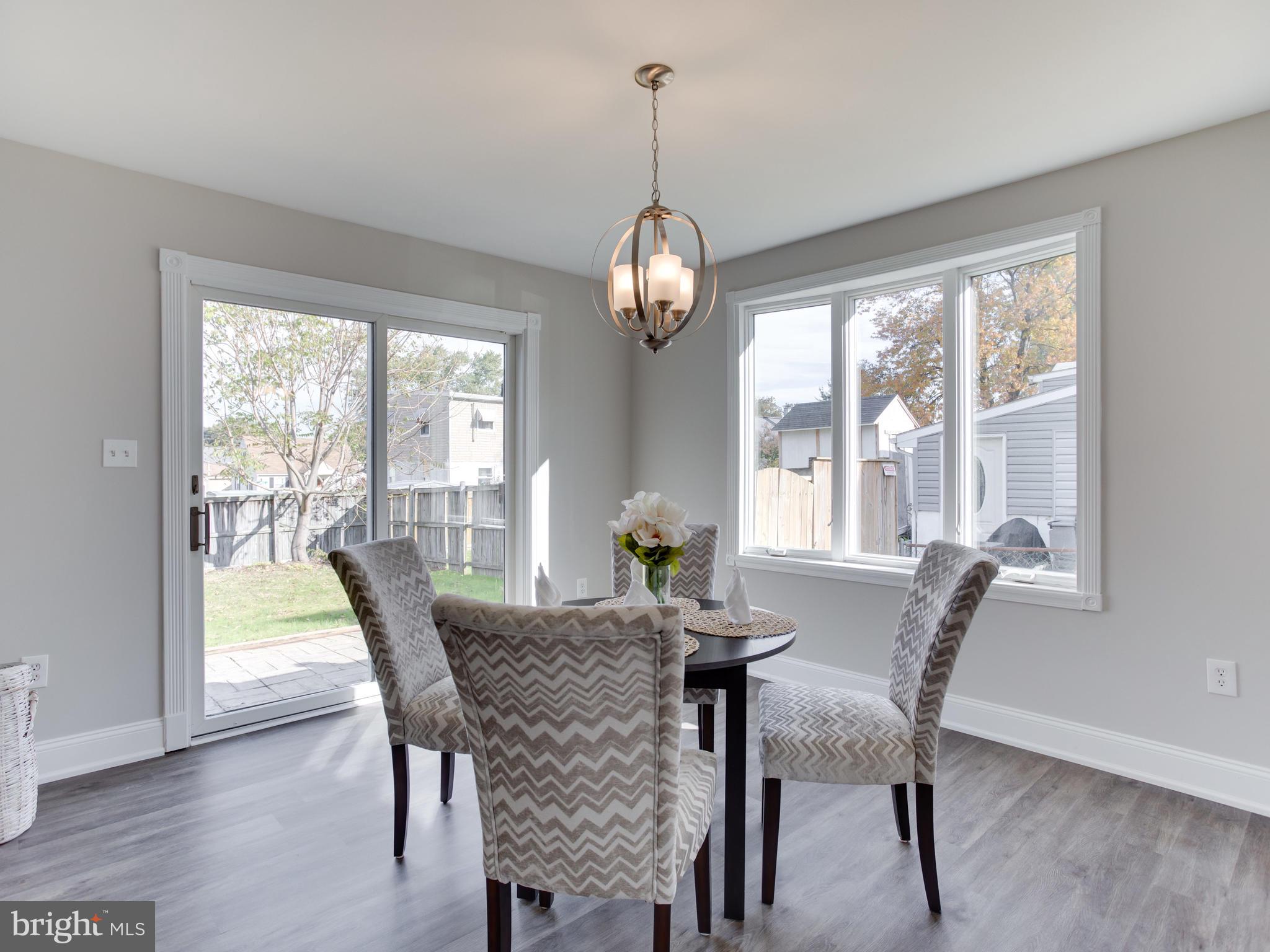424 Holy Cross Road Baltimore, MD 21225 - Photo 11 of 39 Fantastic Dining Room