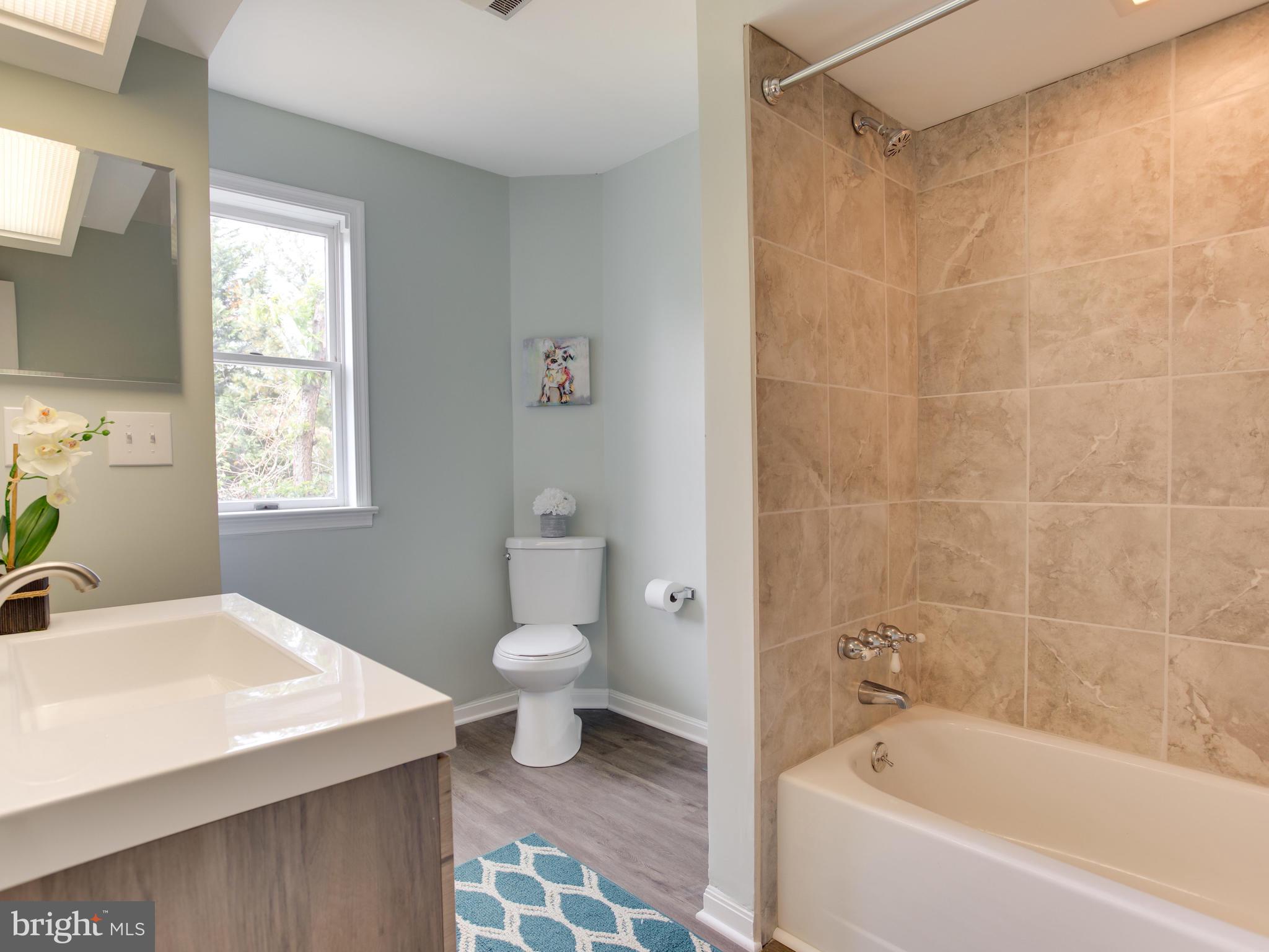 424 Holy Cross Road Baltimore, MD 21225 - Photo 26 of 39 Main Level Bath