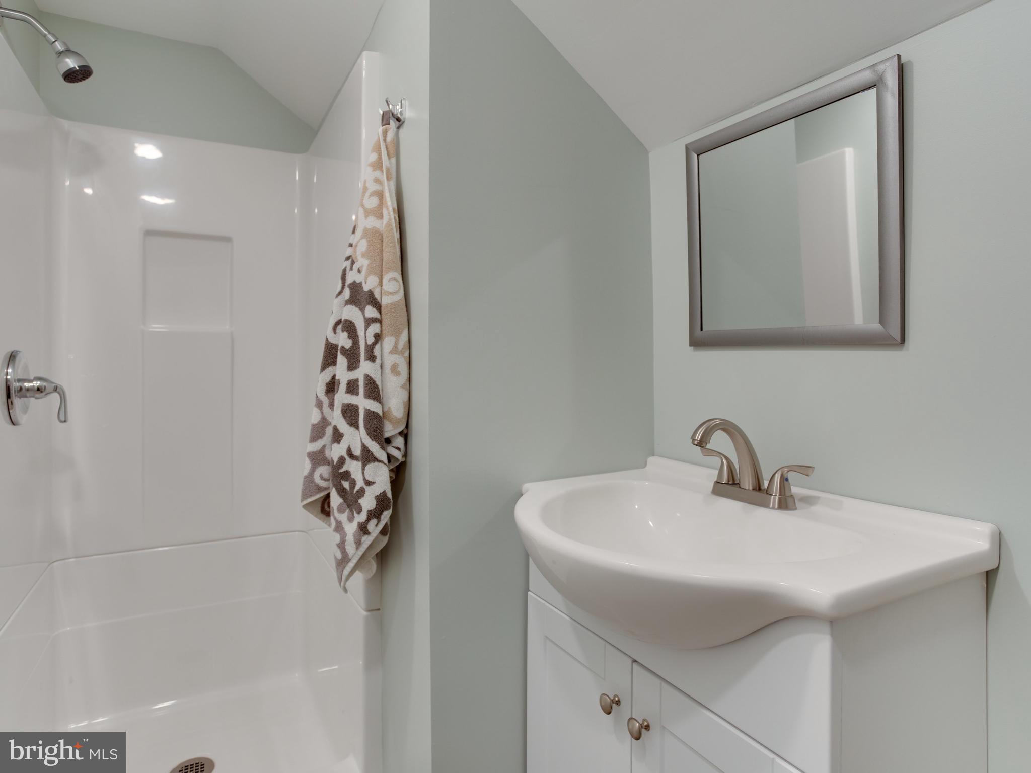 424 Holy Cross Road Baltimore, MD 21225 - Photo 32 of 39 Full Bath