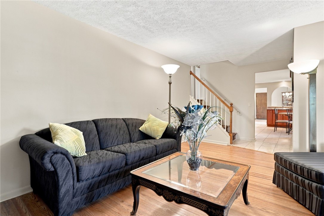 695 Embury Road Penfield, NY 14625 - Photo 9 of 39 Living Room
