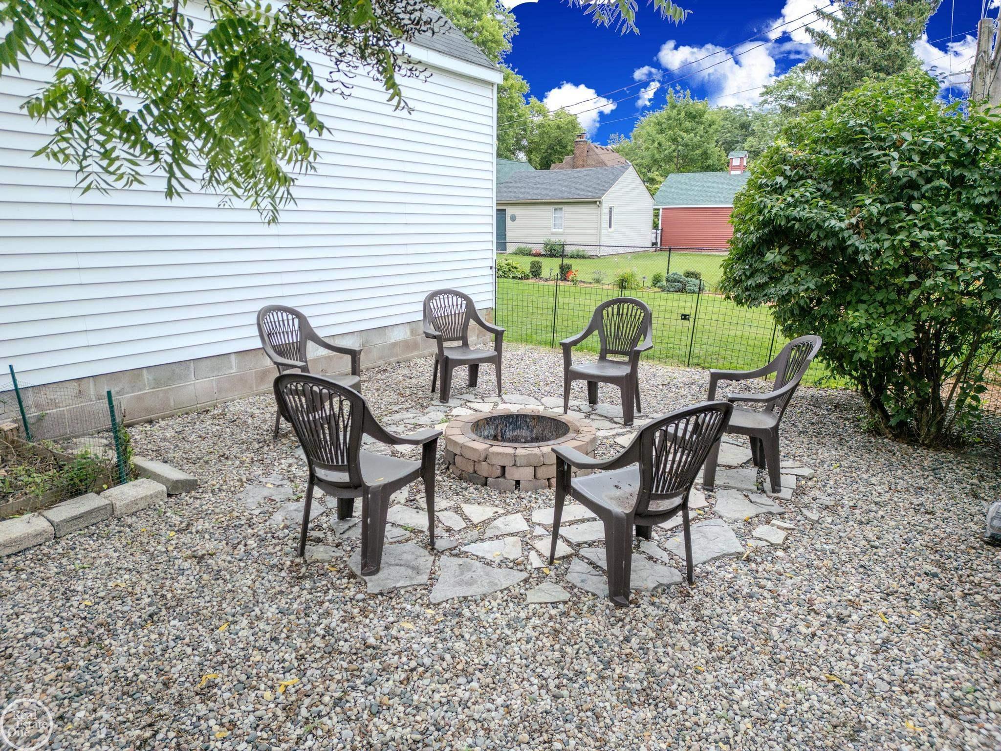 951 Hampton Road Grosse Pointe, MI 48236 - Photo 63 of 85 50147430-1c9e7d9a-5365-451f-ad2b-f37a6909d203.JPG
