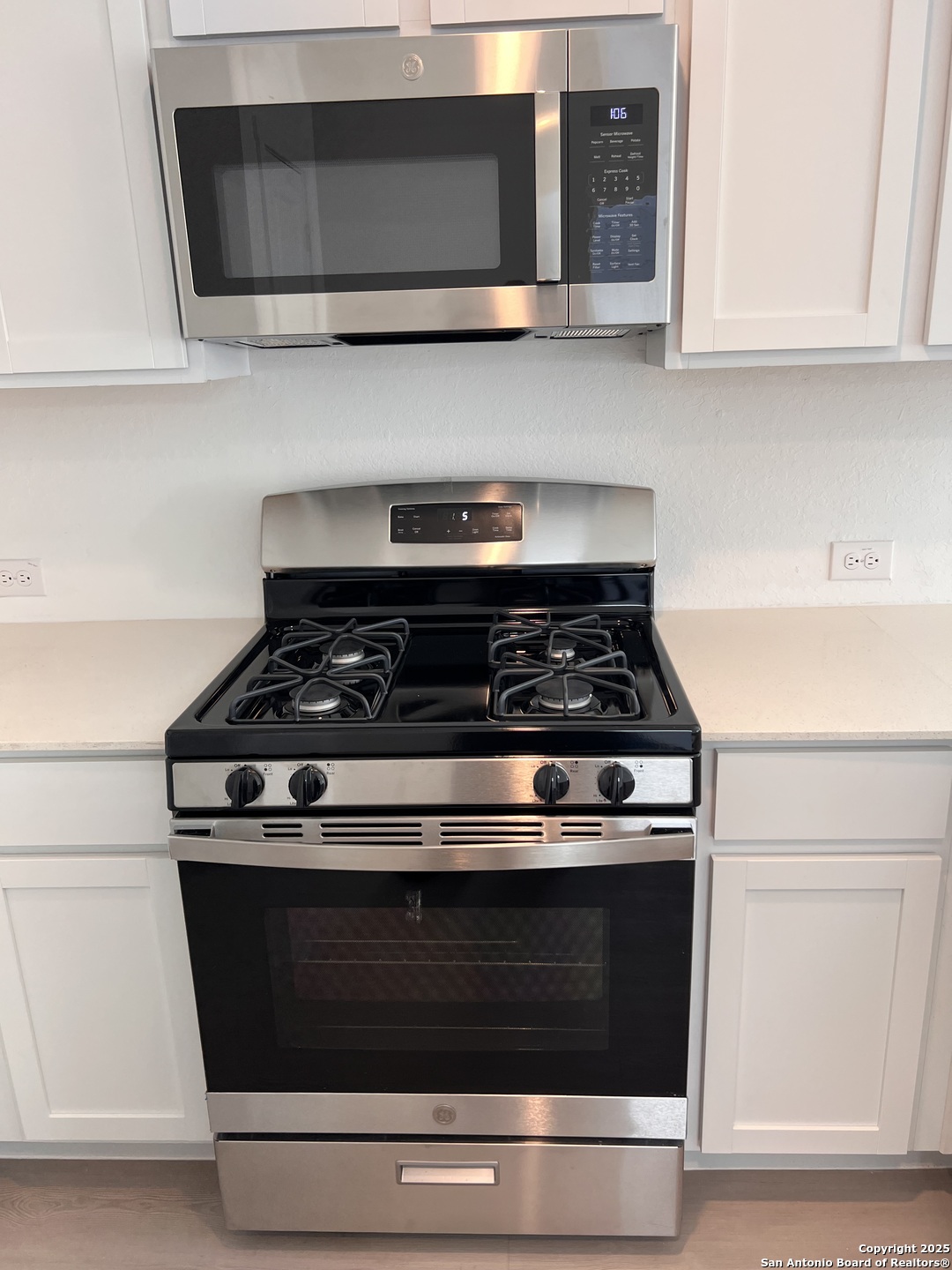 7654 Barcelo Way San Antonio, TX 78263 - Photo 3 of 24