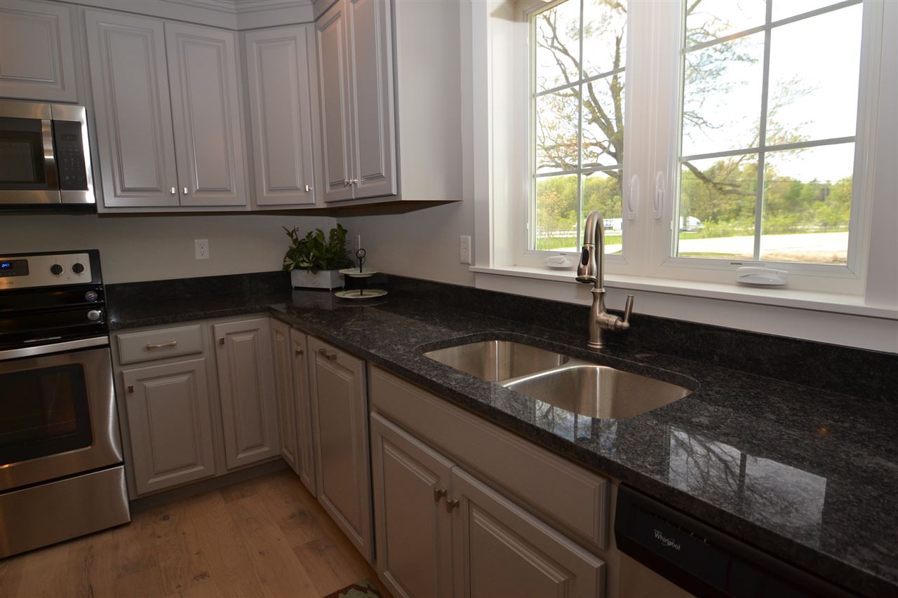 253 Drakeside Road, Unit 5 Hampton, NH 03842 - Photo 3 of 35 Gallery Image 3