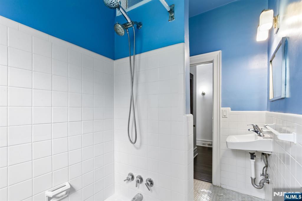 195 Riveredge Road, Unit 1 Tenafly, NJ 07670 - Photo 17 of 21 Gallery Image 17