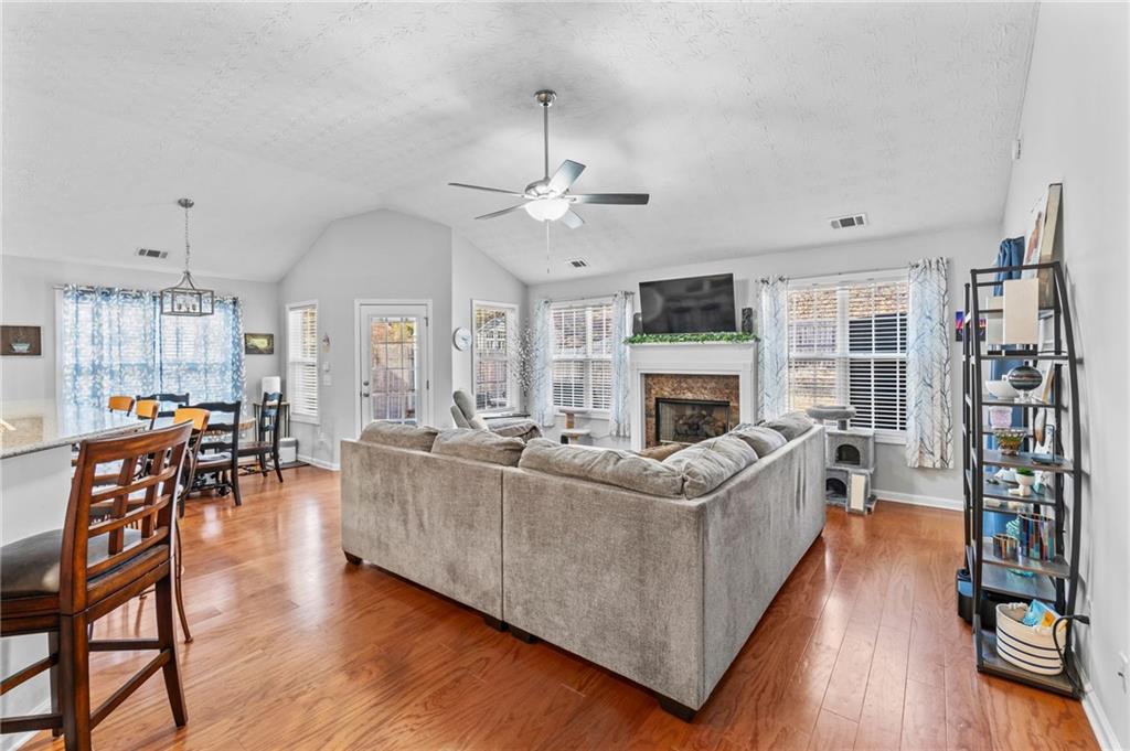 5589 Ashmoore Court Flowery Branch, GA 30542 - Photo 14 of 38