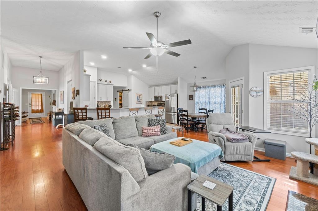 5589 Ashmoore Court Flowery Branch, GA 30542 - Photo 15 of 38