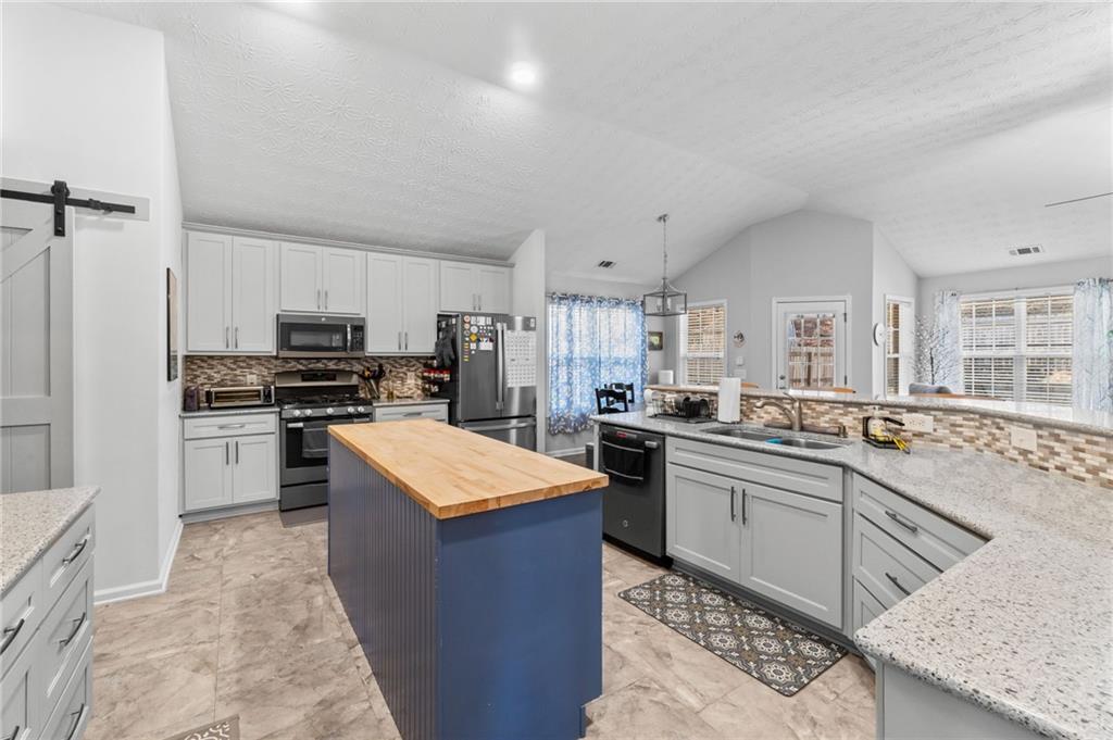 5589 Ashmoore Court Flowery Branch, GA 30542 - Photo 26 of 38