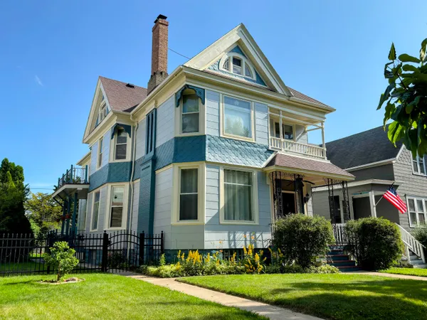 $599,900 | 523 East Homer Street, Milwaukee, WI 53207