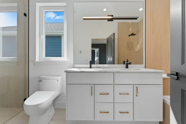 $879,900 | 5256 West Newport Avenue, Chicago, IL 60641