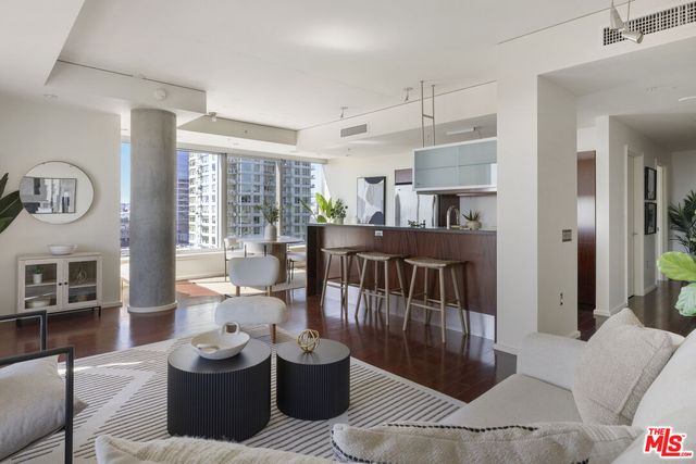 $725,000 | 1155 South Grand Avenue, Unit 1204, Los Angeles, CA 90015