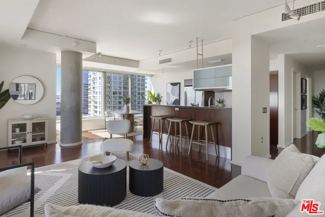 $749,000 | 1155 South Grand Avenue, Unit 1204, Los Angeles, CA 90015