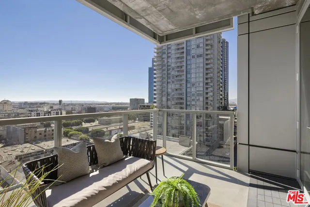 $749,000 | 1155 South Grand Avenue, Unit 1204, Los Angeles, CA 90015