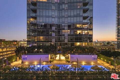 $749,000 | 1155 South Grand Avenue, Unit 1204, Los Angeles, CA 90015