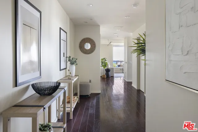 $749,000 | 1155 South Grand Avenue, Unit 1204, Los Angeles, CA 90015