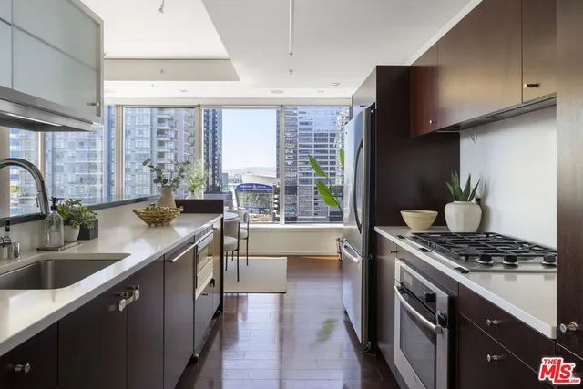 $749,000 | 1155 South Grand Avenue, Unit 1204, Los Angeles, CA 90015