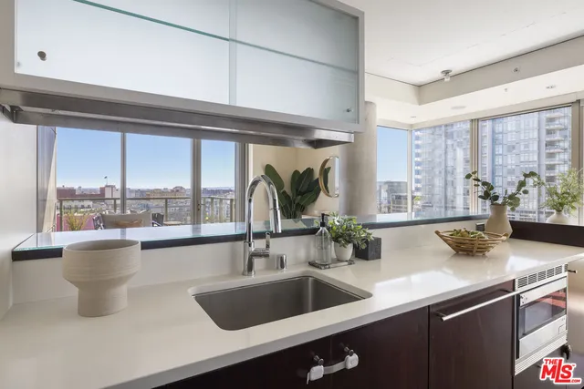 $749,000 | 1155 South Grand Avenue, Unit 1204, Los Angeles, CA 90015