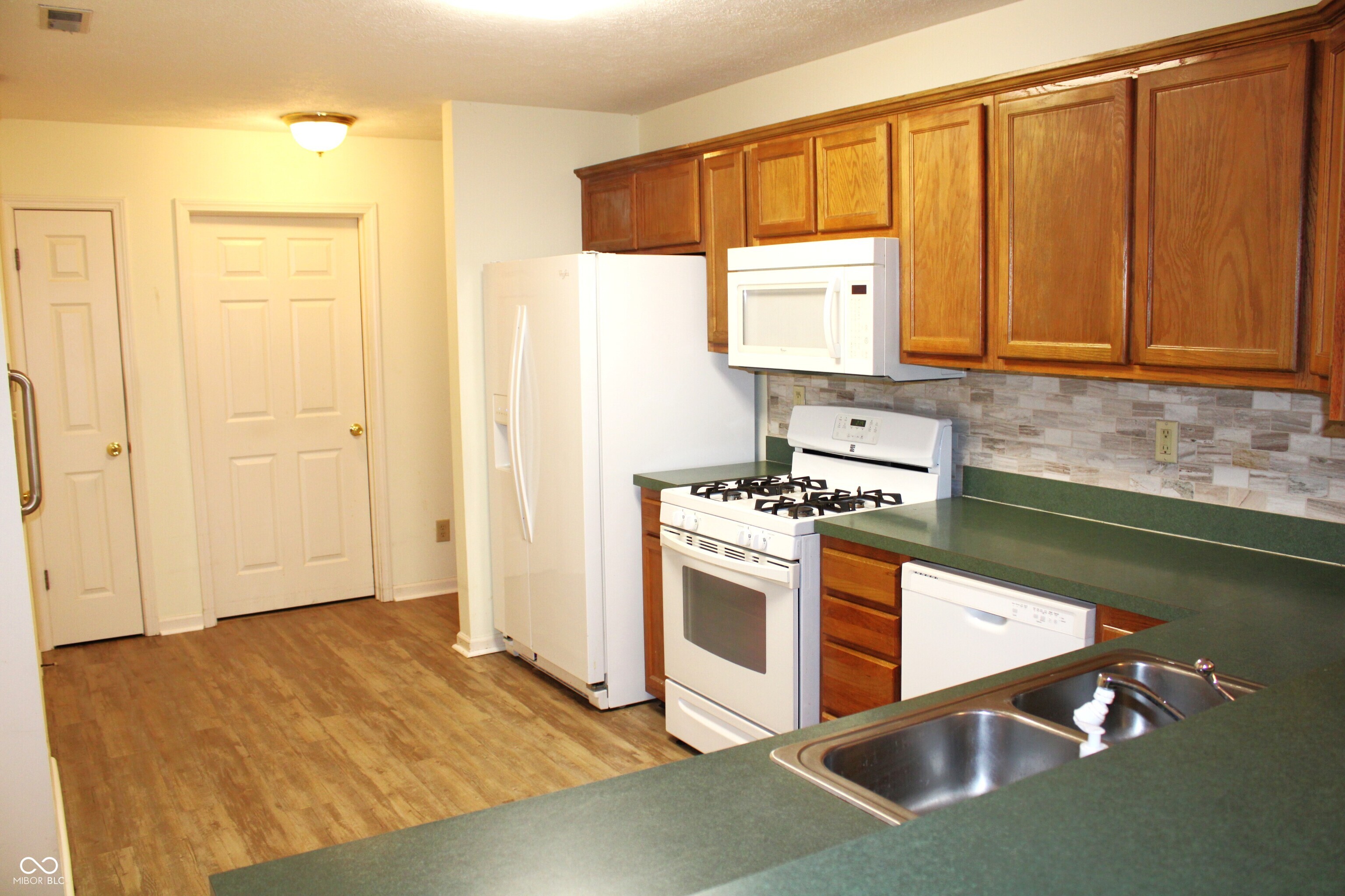 8034 Crystal Court Avon, IN 46123 - Photo 3 of 21