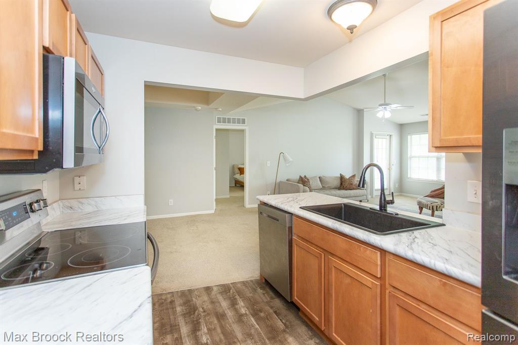 11732 Farmington Road Livonia, MI 48150 - Photo 13 of 37