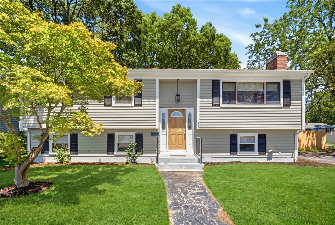 247 Asylum Road Warwick, RI 02886 - Photo 2 of 34