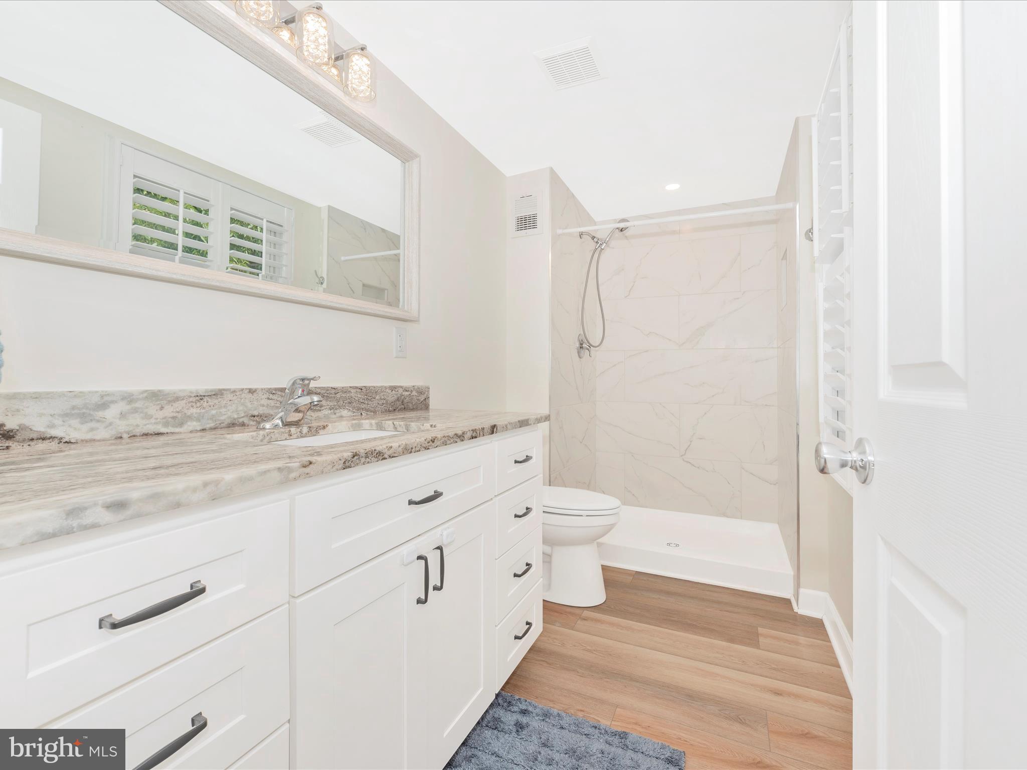 5689 Pebble Drive Frederick, MD 21703 - Photo 26 of 55 Primary Bathroom