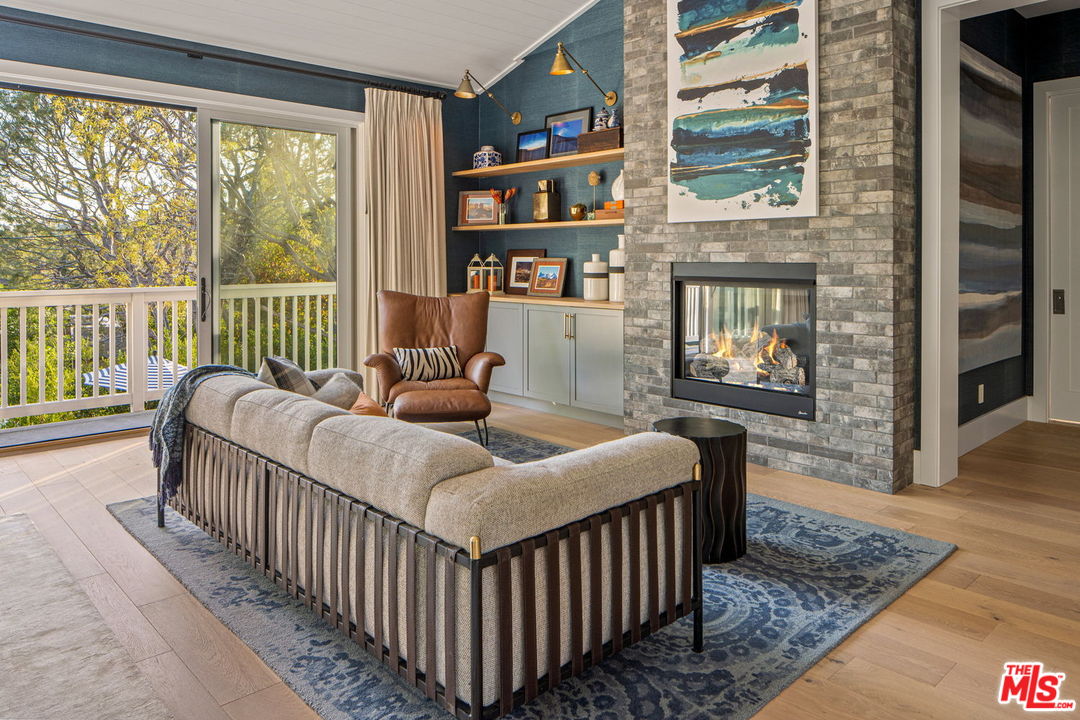 868 North Norman Place Los Angeles, CA 90049 - Photo 17 of 25 Gallery Image 17