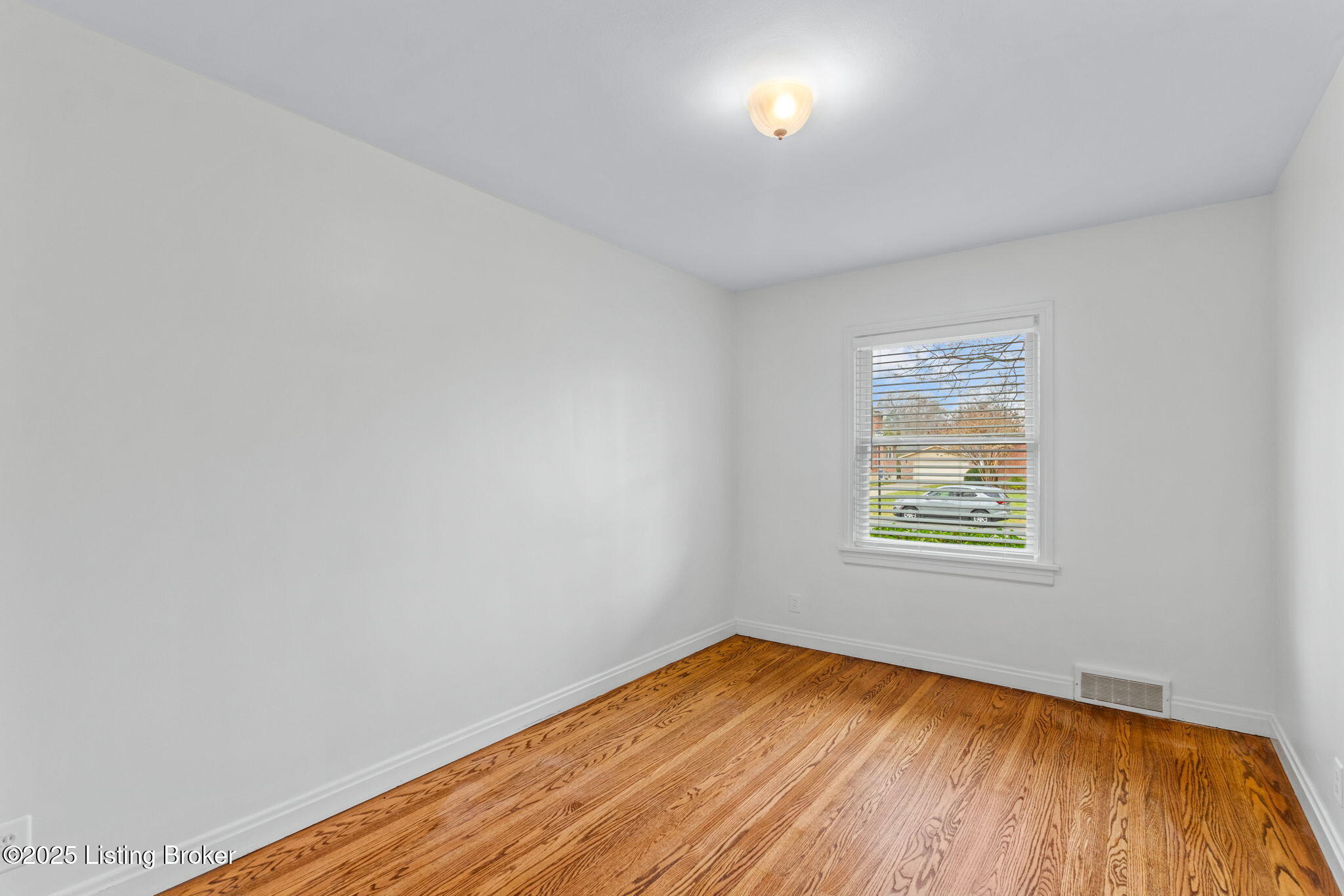 4312 Kinloch Road Louisville, KY 40207 - Photo 12 of 34 28-web-or-mls-696A6951