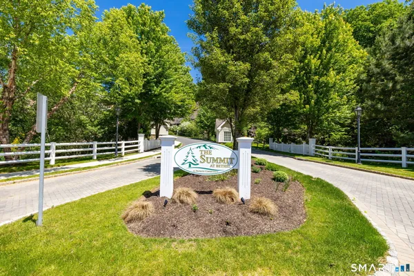 $619,000 | 6 Lockwood Circle, Unit 6, Bethel, CT 06801
