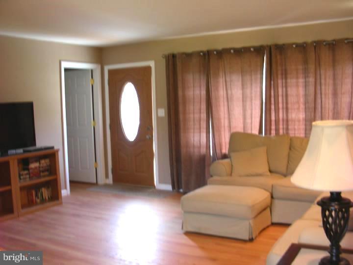 51 Harker Road Chesterfield, NJ 08515 - Photo 5 of 17 Living Room