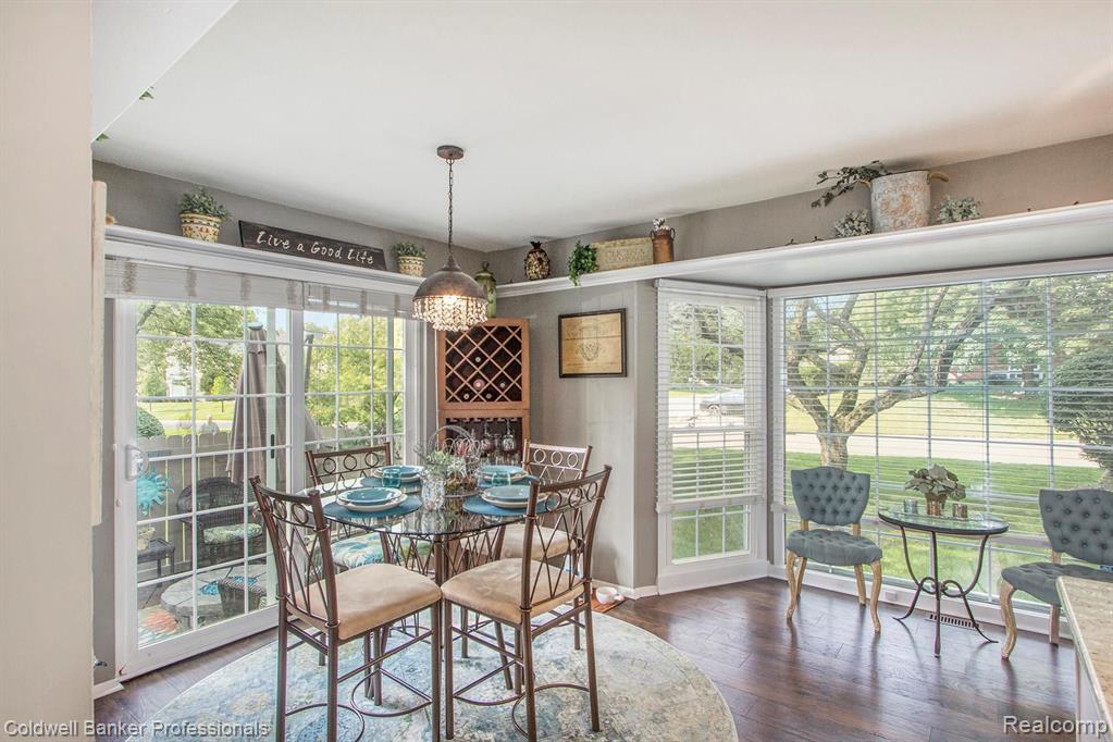1324 Brook Lane Rochester Hills, MI 48306 - Photo 4 of 21
