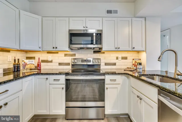 $2,350 | 7317 Eden Brook Drive, Unit H701, Columbia, MD 21046