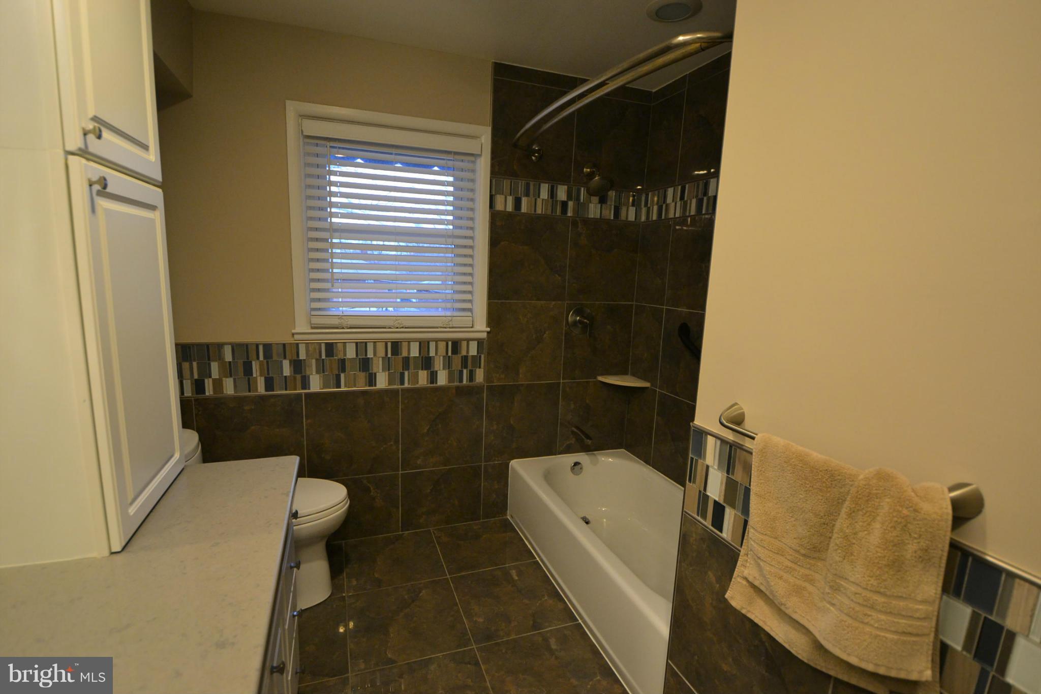 6609 Pimlico Road Baltimore, MD 21209 - Photo 15 of 20 Bath
