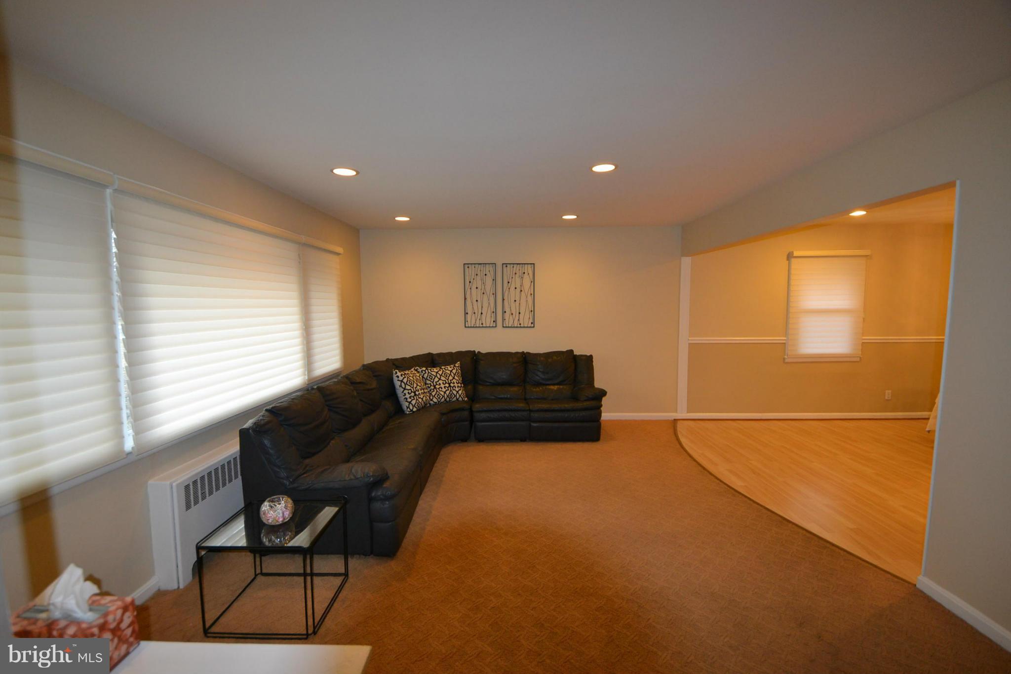 6609 Pimlico Road Baltimore, MD 21209 - Photo 4 of 20 Living Room