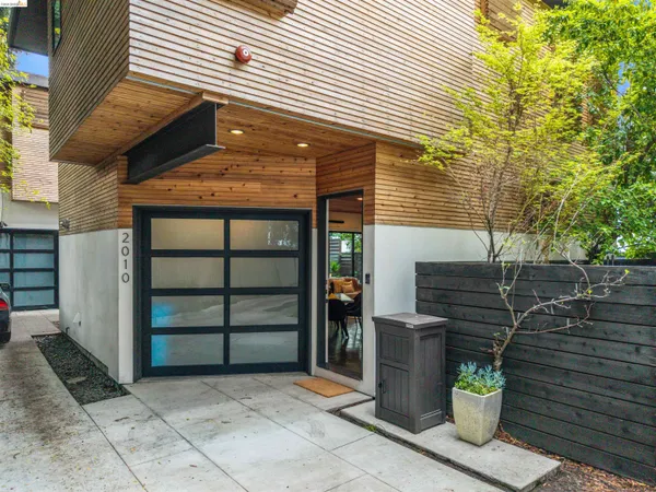 $998,000 | 2010 Ninth Street, Berkeley, CA 94710
