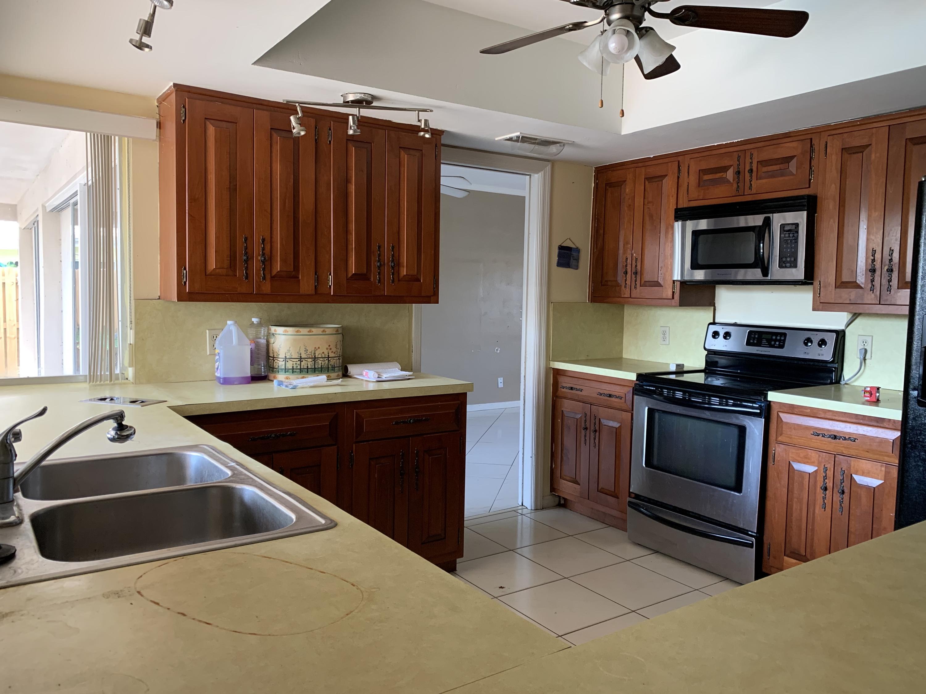22138 East Soliel Circle Boca Raton, FL 33433 - Photo 4 of 21 Soliel Kitchen 3