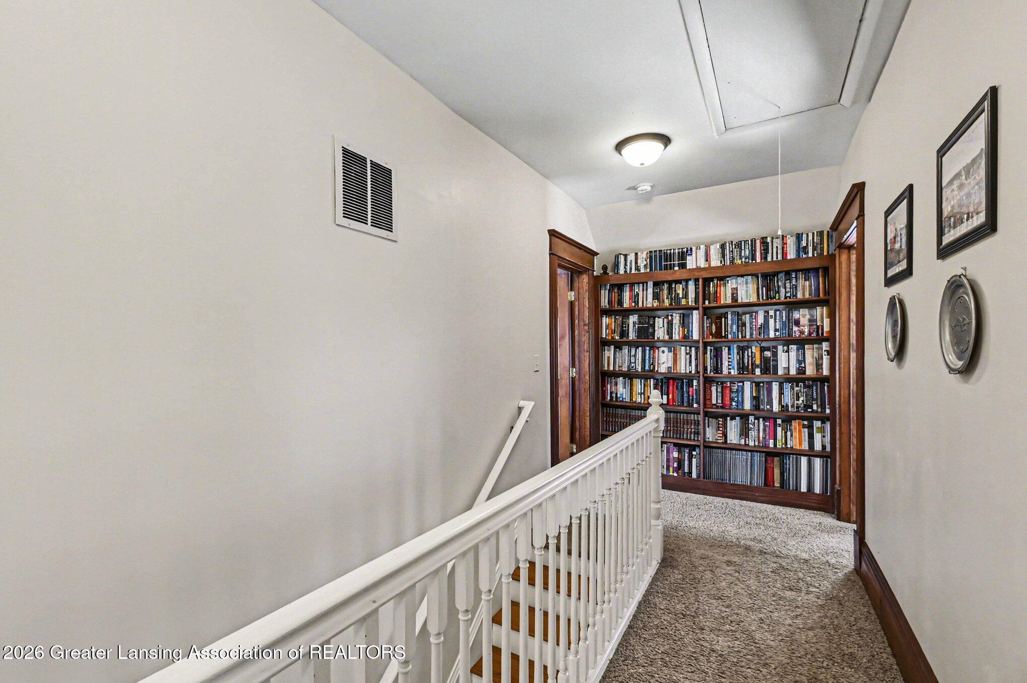 6260 West Chadwick Road Dewitt, MI 48820 - Photo 21 of 32 Built In Bookcases
